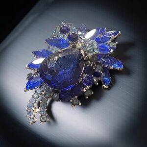 B030    Royal Teardrop Sapphire Crystal  Elegant Statement Pendant  Vintage Glam